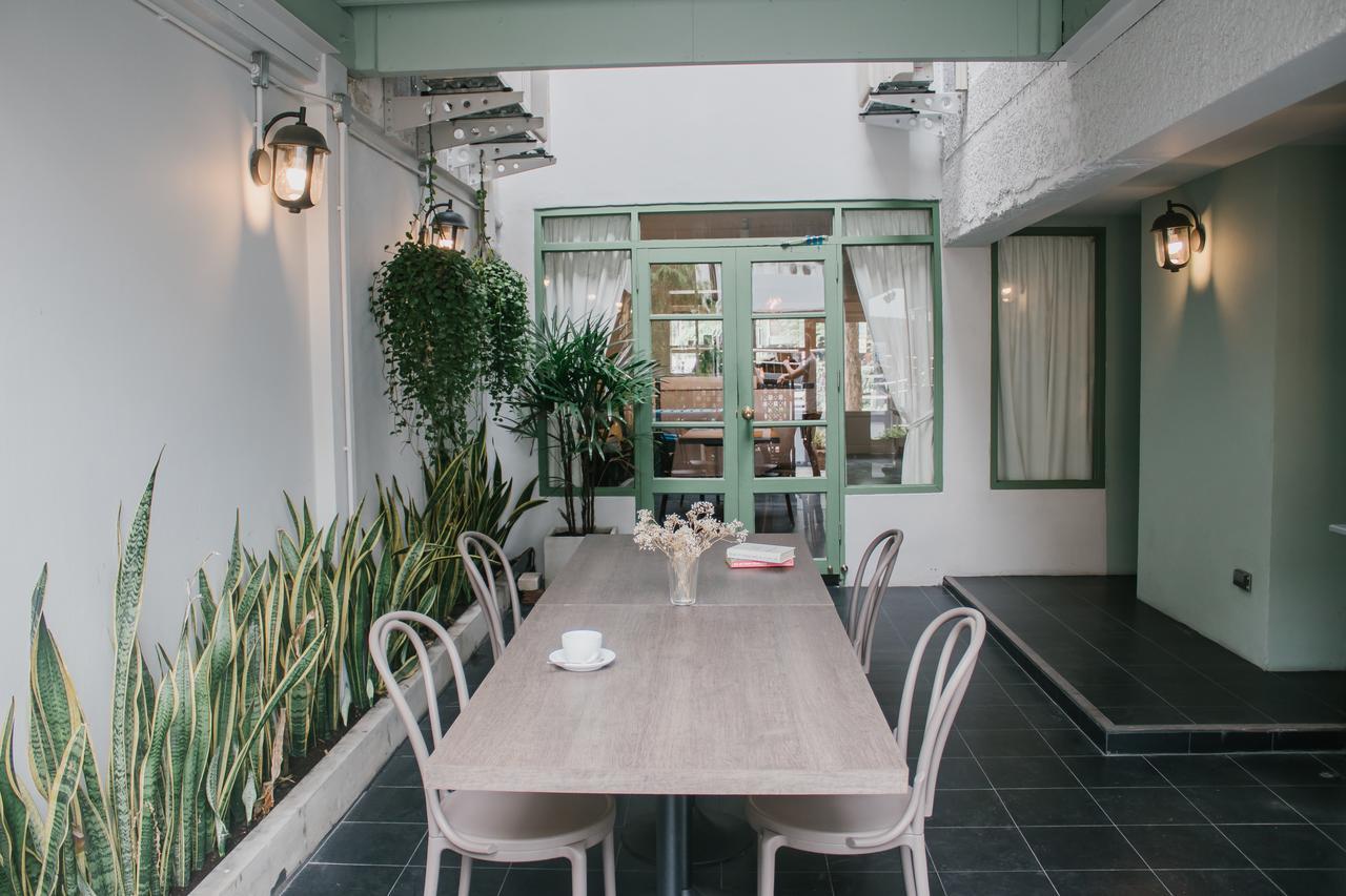Weeping Willow Sukhumvit 26 Banguecoque Exterior foto