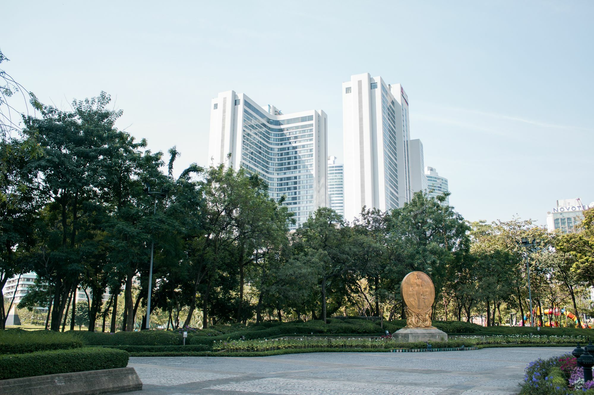 Weeping Willow Sukhumvit 26 Banguecoque Exterior foto