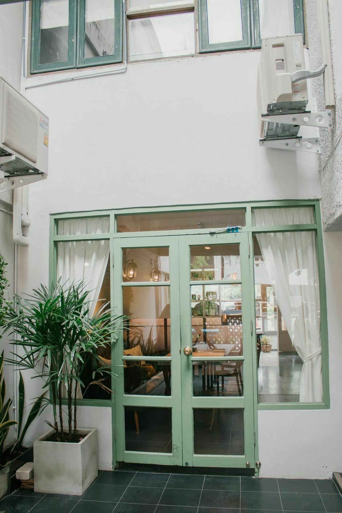 Weeping Willow Sukhumvit 26 Banguecoque Exterior foto